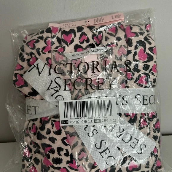 NWT Victoria's Secret Pink and Black Leopard Heart Pajama Set - Picture 6 of 6